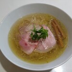 らあめん サンド - 比内地鶏とシャモロックの塩らあめん