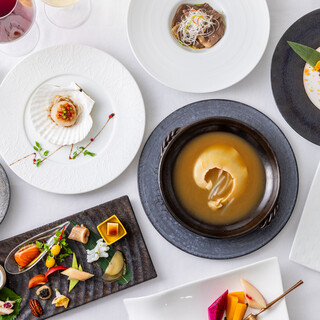 高級食材を用いた本格広東料理コースを満喫