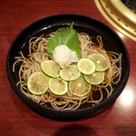 新東京焼肉 遊心 - 季節の締め物（酢橘蕎麦）
