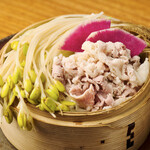 温泉もやしと牛肉の蒸篭蒸し