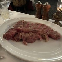 AKARENGA STEAK HOUSE - レアにしたので見た目あんまりですが、スモークされてて美味しかったです