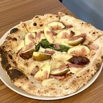 ピッツェリアチェーロ - イチジクとベーコン