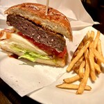 3rd. BAR&GRILL RESTAURANT - バンズもパテもポテトも美味しい