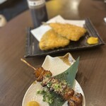 Shizuoka Oden Seafood Washoku Izakaya Gottsuan Desu. - 甘ダレ揚げ鶏皮の串焼き、あじフライ