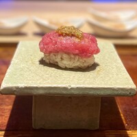 初音鮨 - ねぎとろ（いぶりがっこ入り）