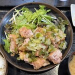 なるとキッチン - グリーンサルサザンギ定食（3個・1080円）