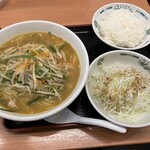 日高屋 - 料理写真:味噌ラーメン　ネギ　半ライス