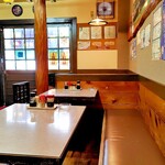 京助 - 内観（テーブル席）