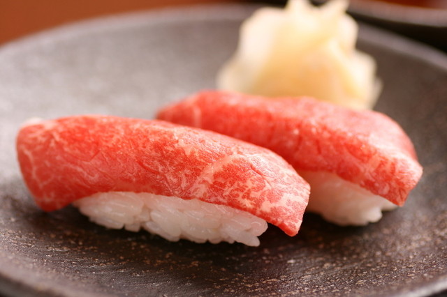 ローストビーフのにぎり寿司（赤身 2貫）