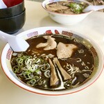 蜂屋 旭川本店 - 醤油ラーメン（¥930） 
