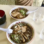 蜂屋 旭川本店 - 醤油ラーメン（¥930） 
