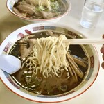 蜂屋 旭川本店 - 醤油ラーメン（¥930） 