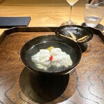 御料理 ふじ田 - お椀：焼き茄子、大分産ハモの葛打ち、梅肉