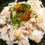薪鳥新神戸 - そぼろご飯，卵黄