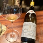 蒼 - いやぁ、これまたヤバいやつです(^^)
      香り、すげー！
      苦味のインパクトがありますが、なんとも複雑。
      喉にいつまでも残るかのような、余韻にも力強さを感じます。
      モンラッシェですが、酸は控えめで堅牢。