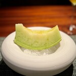 蒼 - 瑞々しさと甘さ、そして香り。
      完璧すぎるメロンです。
      このメロン、なぜにこんなに美味しい？（笑）