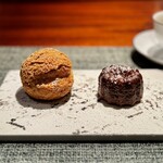 蒼 - 一瞬、持ち帰りも頭をよぎりましたが、シュー生地のこのサクサク感は、やっぱり刹那的な幸せ。
      クリームとの食感コントラストが絶妙です(^^)