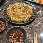 溶岩炭火焼肉 櫻家 - チーズチヂミ