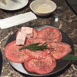 溶岩炭火焼肉 櫻家 - タン