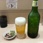 手揉み中華そば 中村 - 暑かったのでラーメンが来るまでに♪と、ビールを頼んだけど、、、着席から着丼までが早かった