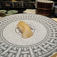 鮨 富海 - 平目｡分厚く切り付けて､ブリンブリン｡