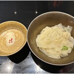 317395677 - 牡蠣つけ麺「asobu」 1240円