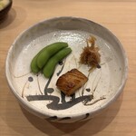 すし処 睦月 - 枝豆、茗荷きんぴら、鰆ハラス焼き