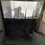 317395479 - 