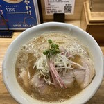 らぁめん しゅき - サラッとした鶏白湯スープ