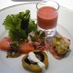 銀座 ハプスブルク・ファイルヒェン - コチラが前菜。かなりのボリューム！