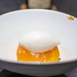 イナカーザ - 2025.9 山形産ガストロバック黄金桃 アーモンドミルクと高知吉本乳業産ミルクのジェラート