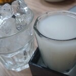 伊勢芳 - にごり酒　ロック