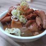 伊勢芳 - モツ煮込み