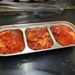 焼肉かつらぎ - キムチ盛り合わせ