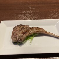 ワカヌイ グリル ダイニング バー 東京 - 絶品ラムチョップ