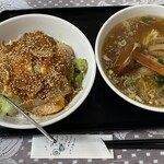 華苑 - Sセット 豚ロースしょうが焼き丼とラーメン