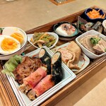 酒菜 やすらぎ - 貸し切り時は料理の種類が多数
この日は11種
