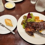 ルラション - 焼きたてパンも美味しい！バターもたっぷり