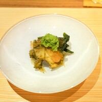 好日 - 茨城産蒸し鮑、金時草とオクラを添えて
