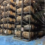 ヘリオス酒造 - 醸造中の樽が沢山