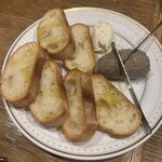 ファッティーズ - レバーパテとフランスパン