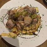 ファッティーズ - 豚バラコンフィ、焼シャインマスカットのってる