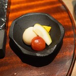 炭焼 TORI8 - 野菜もも、コリンキー、トマト、うずらの卵のピクルス