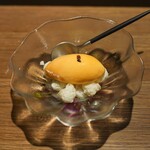 炭焼 TORI8 - 磨宝卵の和三盆アイス、レモンバームの焼き菓子