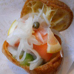 ヨークシャーサンド（スモークサーモンとクリームチキン）