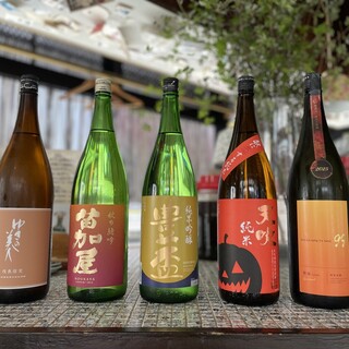 季節ごとに入れ替わる全国の地酒8種◆豊富なドリンクメニュー