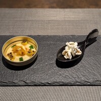 大阪鉄板焼き 神戸牛 TATARA - お通しの1品　ウニとトウモロコシのフランとポップコーン