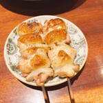 炭火焼とり えんや 梅田店 - ねぎまと思います。玉ねぎ付きは九州風ですね