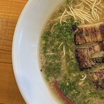 麺屋 だいくう - とんこつラーメン　左