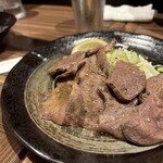 290円酒場 精肉屋 - ハチワレはあまり好まないタン塩(2皿分)